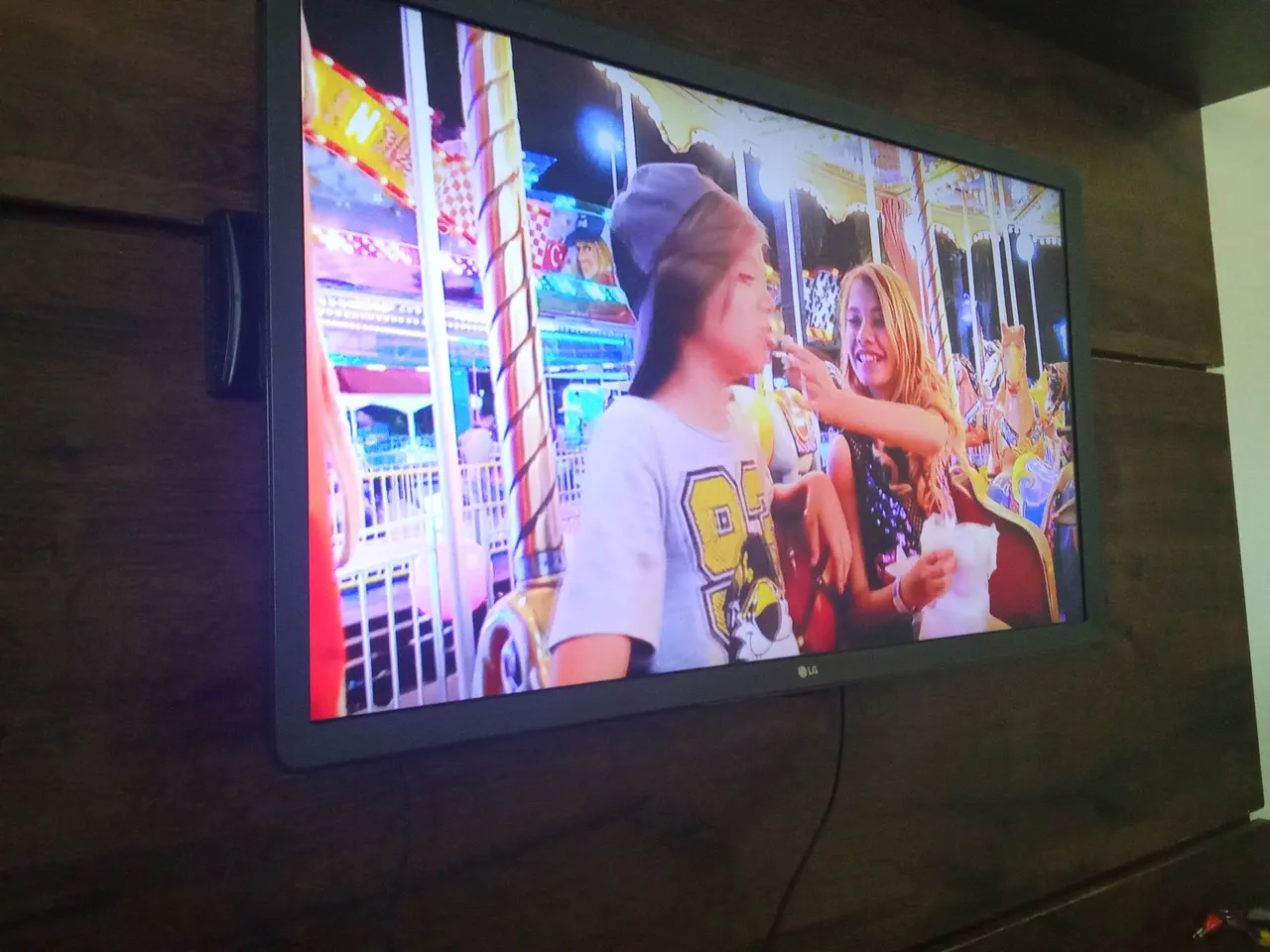 Vendo LG 32 polegadas com controle