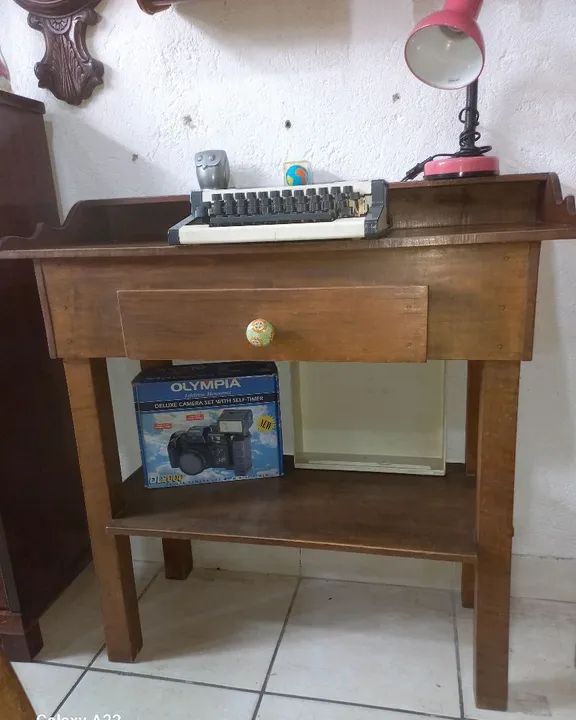 Escrivaninha de madeira vintage