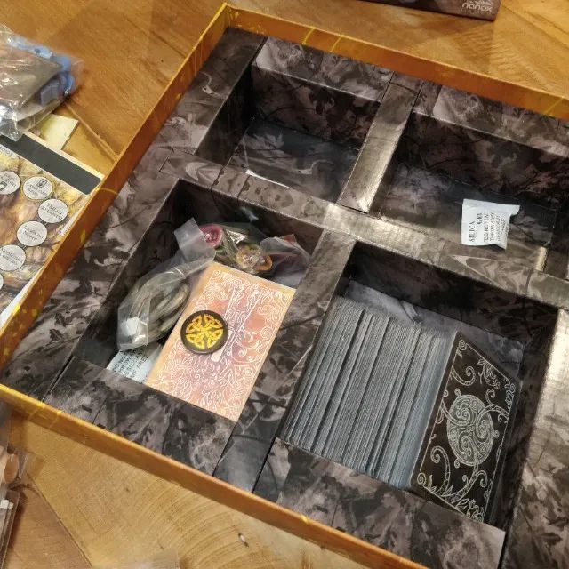 Jogo de tabuleiro Evenfall + Sleeves - Foto 3