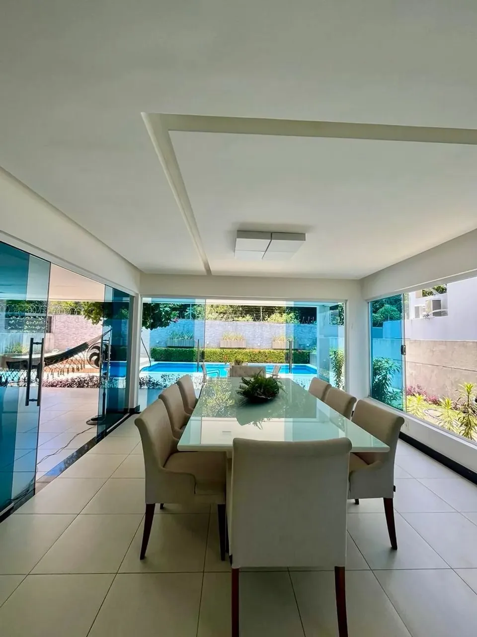 Casa 4 Suítes com Piscina e Área Gourmet 364m² Terreno 15x30m no Altiplano