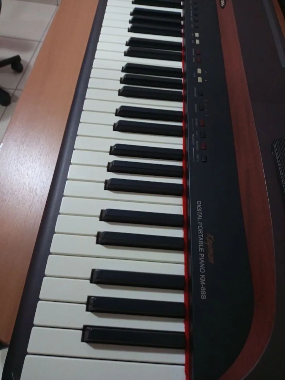 Piano Digital Portátil Suzuki Trocar por sax soprano - Foto 2