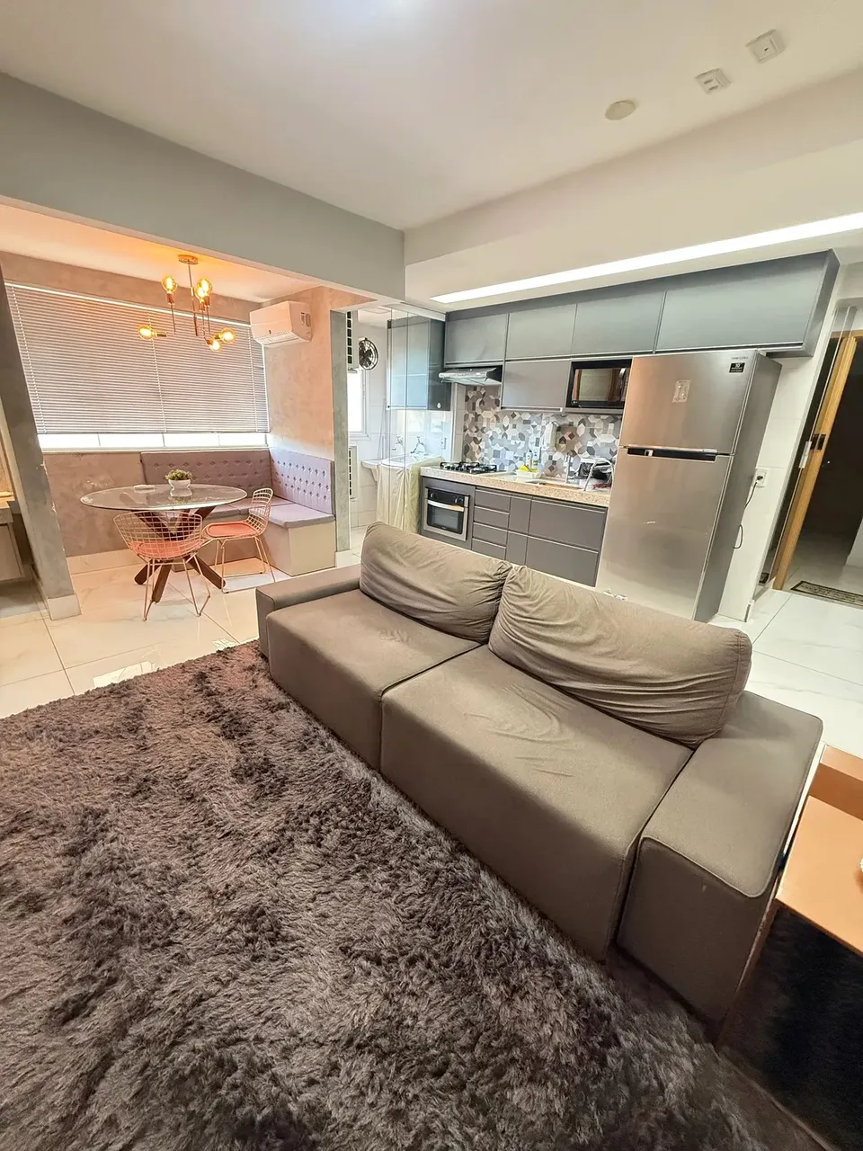 Alugo excelente apartamento no Lozandes