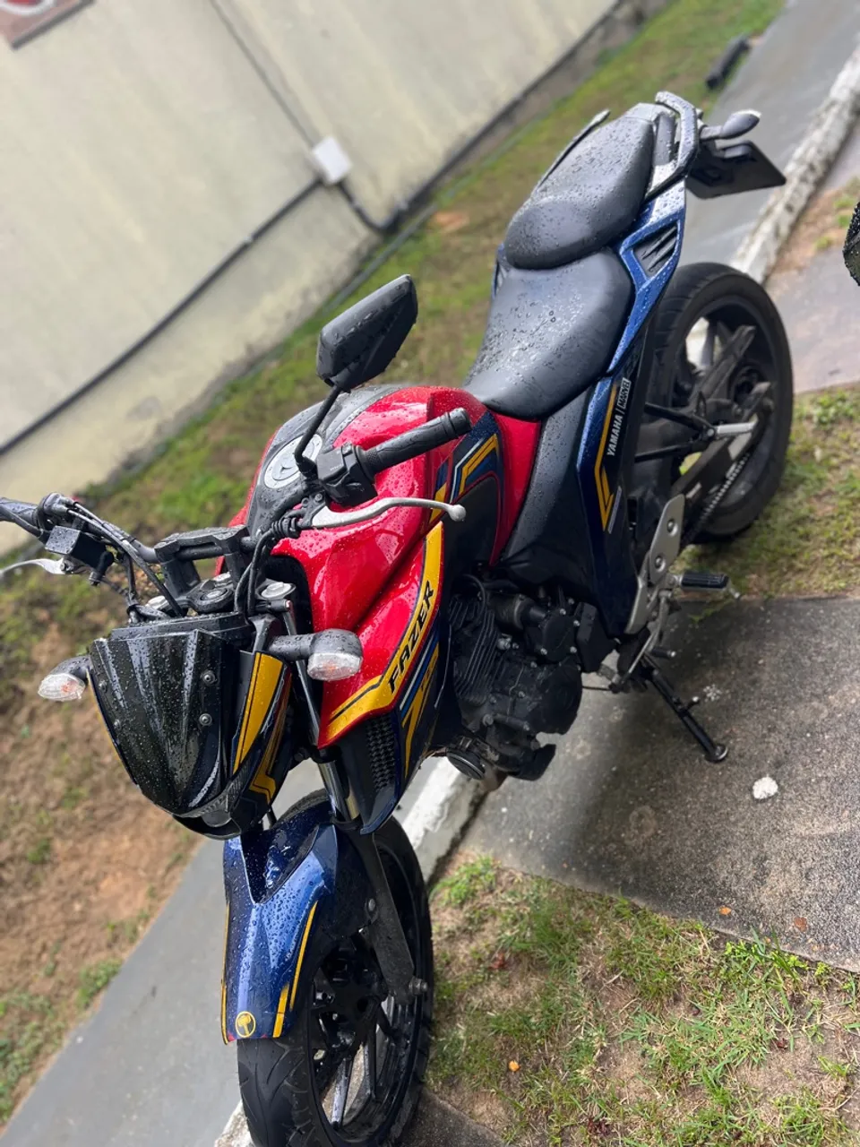 Vendo moto fazer 250 único dono