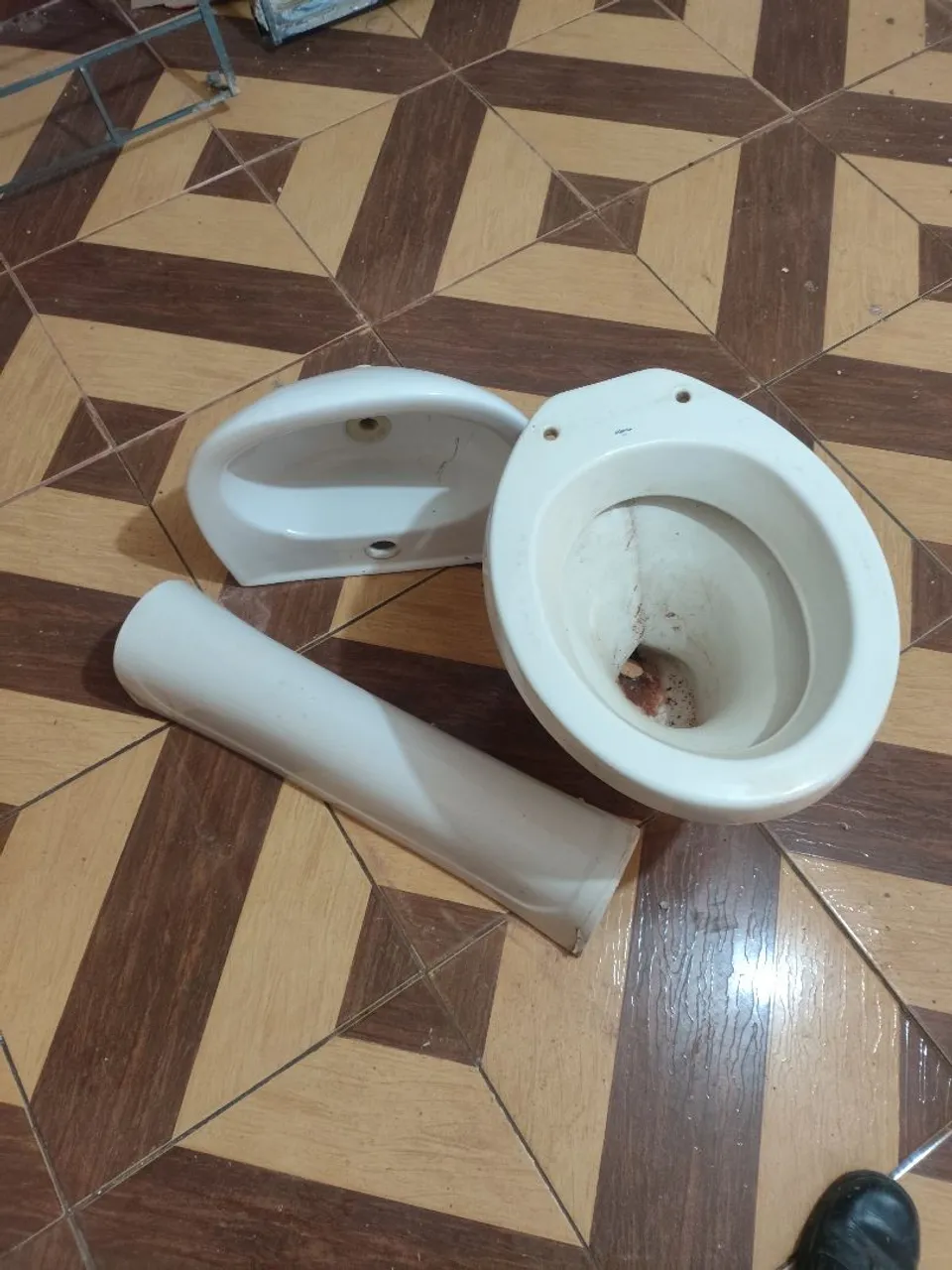 Kit Vaso Sanitário e Lavatório de Cerâmica - Usado 120,00