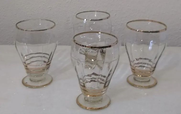 4 Copos Antigos Anos 50 Com Pés Vidro Borda Ouro Suco - Foto 3
