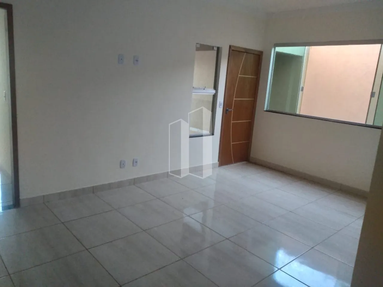 Casa em Parque Itatiaia - Aparecida de Goiânia: 100m², 3 dormitórios, 1 suíte, 2 banheiros