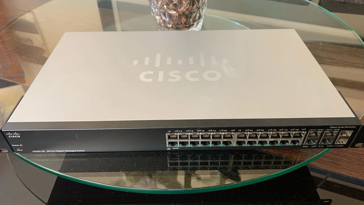 Switch Cisco SG300-28 / 28-Port Gigabit Managed Switch