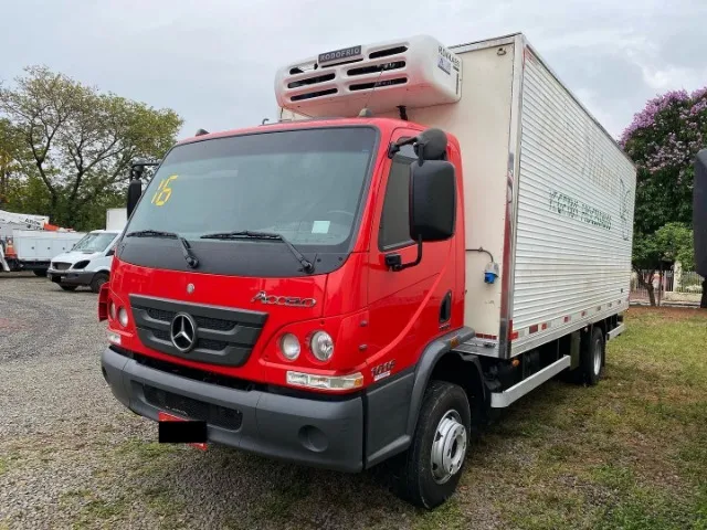 MB Accelo 1016 (2016) Baú Refrigerado