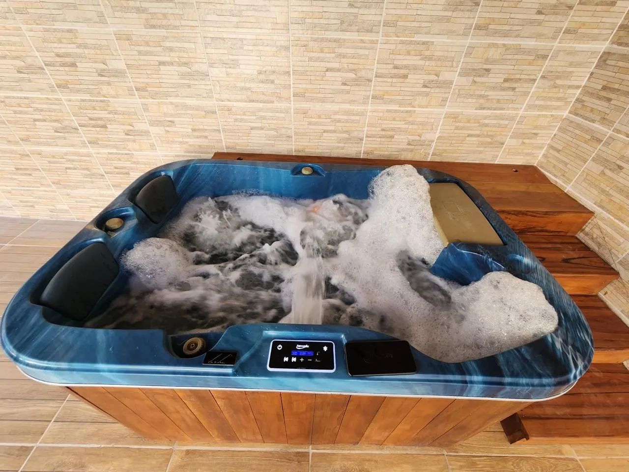 Jacuzzi Duplo Importada de Portugal | Cromoterapia | Cascata | Com Deck de Madeira - Foto 4