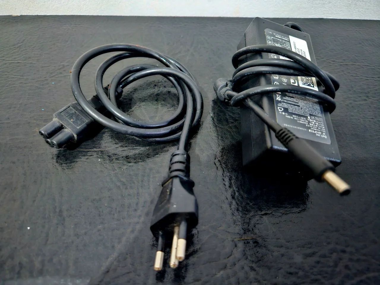 Carregador Para Dell 65w 19,5v 110-220v Plug Fino Preto