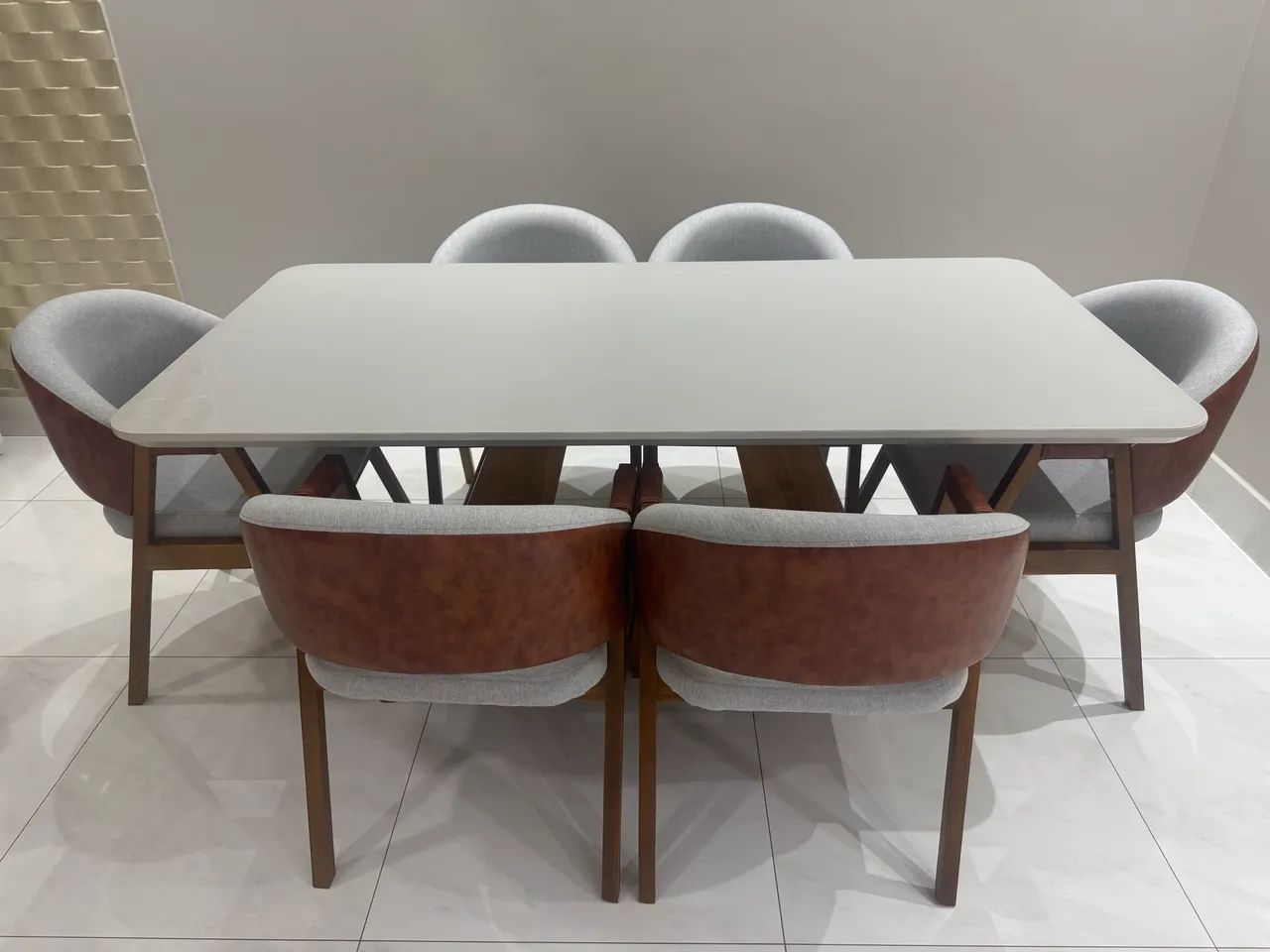 Conjunto de Mesa e cadeiras de jantar 6 lugares