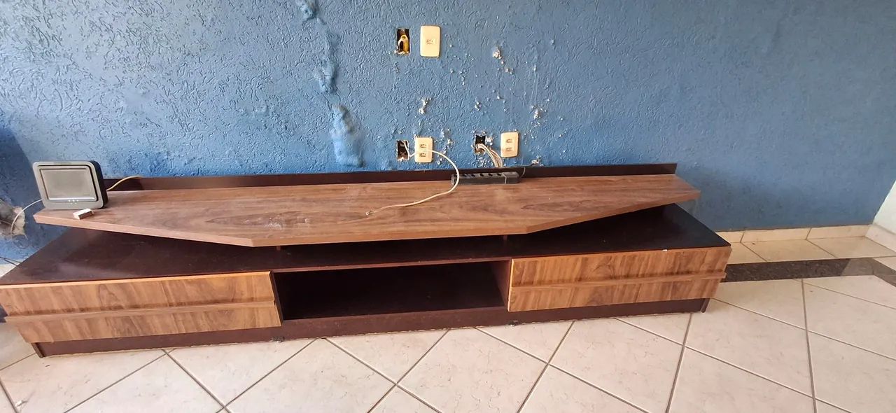 ?Rack para TV Moderno Amadeirado - Grande com Gavetões e Nicho Central