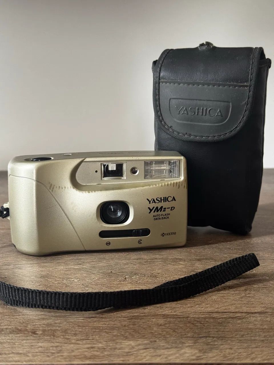 Yashica YM II-D Analógica com Flash Funcionando + Estojo