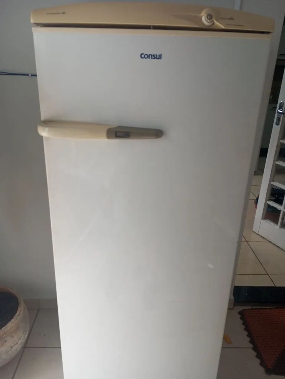 Geladeira 320 LTS Consul em perfeito estado de conservação 