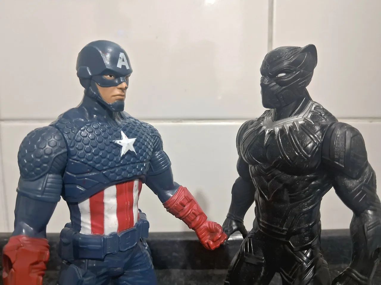 Bonecos Capitão América e Pantera Negra  - Foto 2
