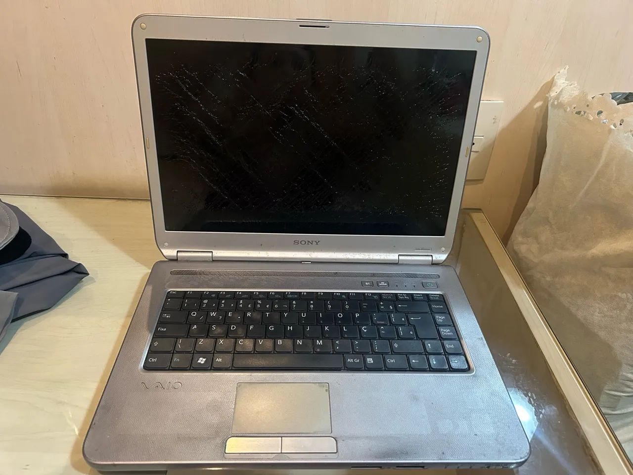 Vendo notebook quebrado para sucata  - Foto 2