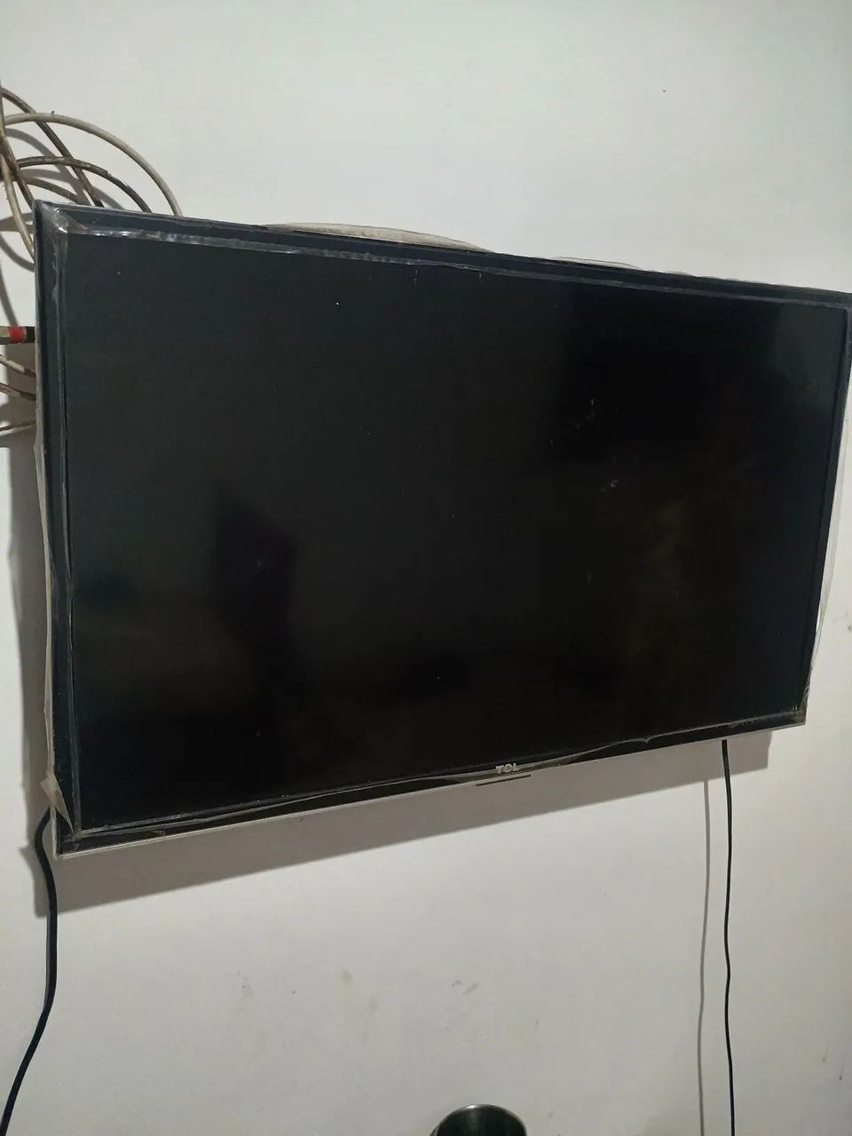 Vendo tv com pequeno defeito 