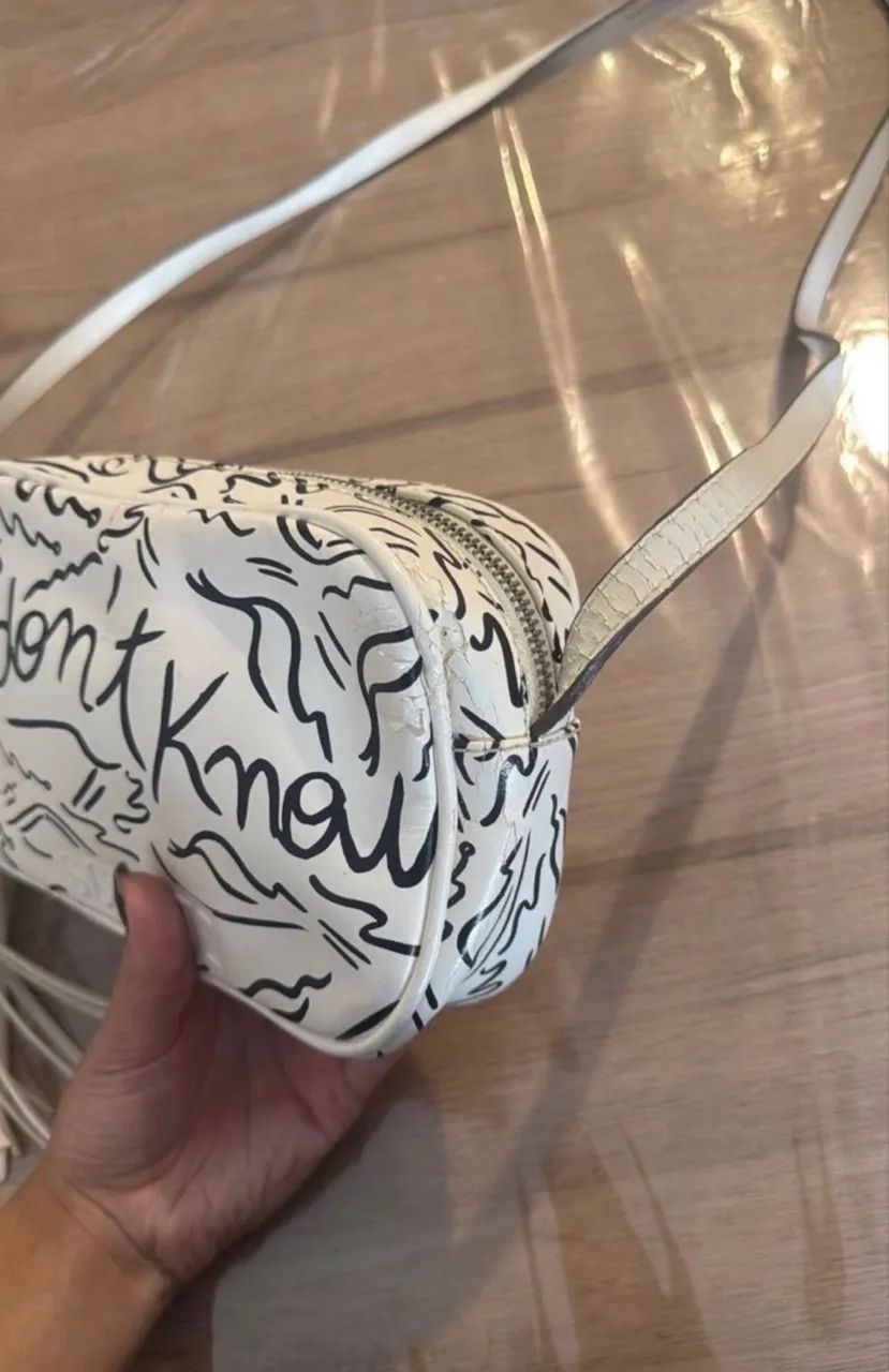 Bolsa Schutz com detalhes de uso  - Foto 2