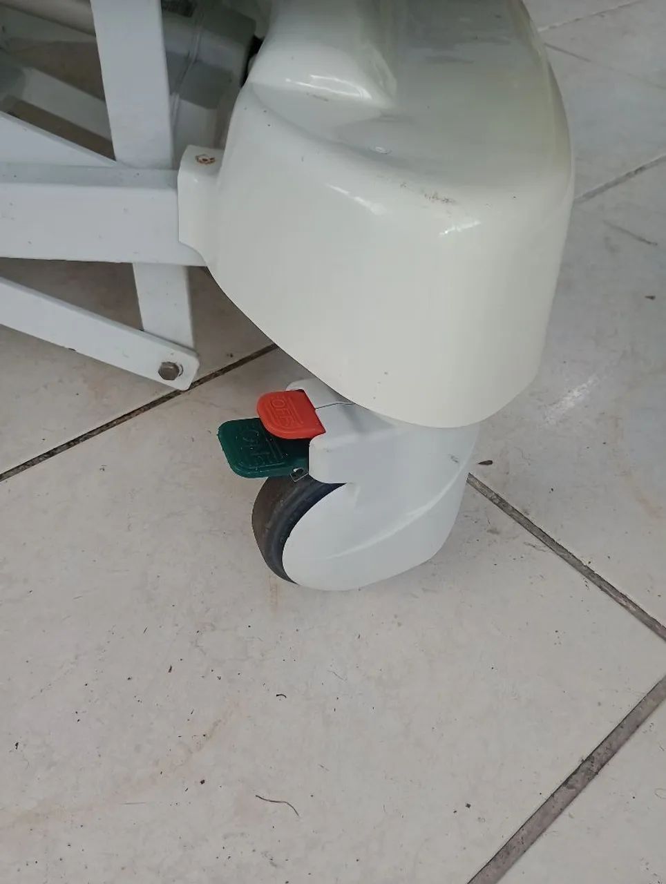 Camas Hospitalares Elétricas Motorizadas 4 Movimentos com Elevação - Foto 6