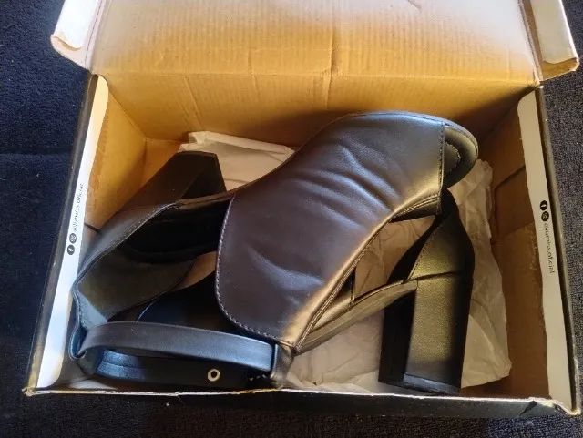 Sandália peep toe com salto bloco - Foto 2