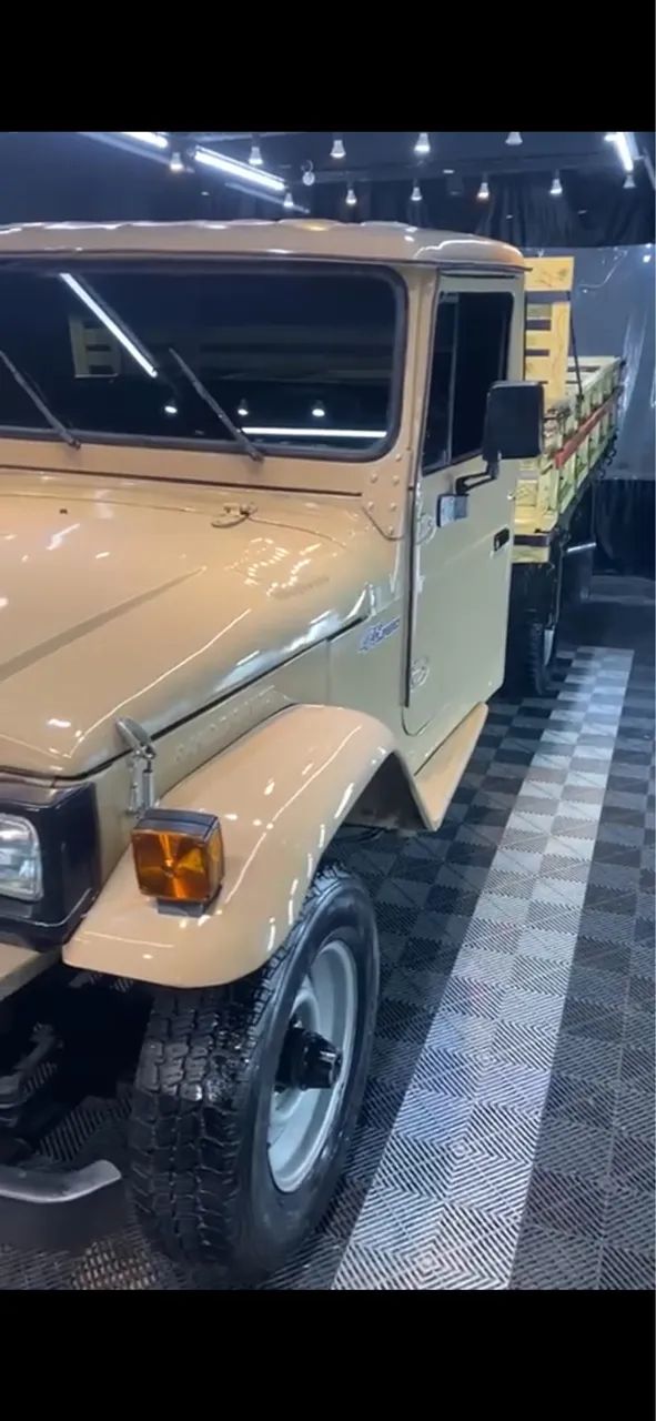 Toyota Bandeirantes 4x4 - ano 1984 - Foto 2