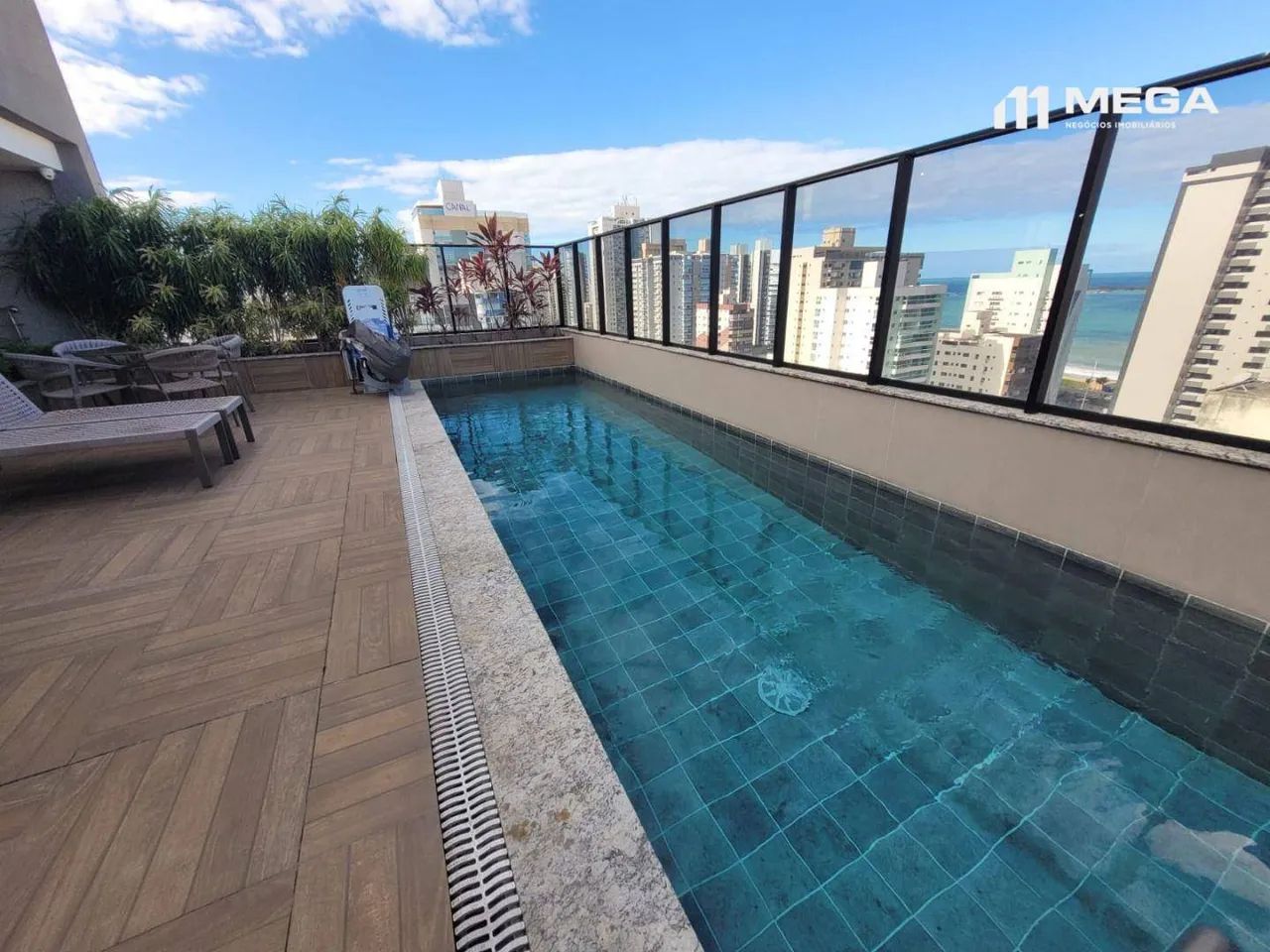 Lindo e completo quarto e sala perto da praia e mobiliado