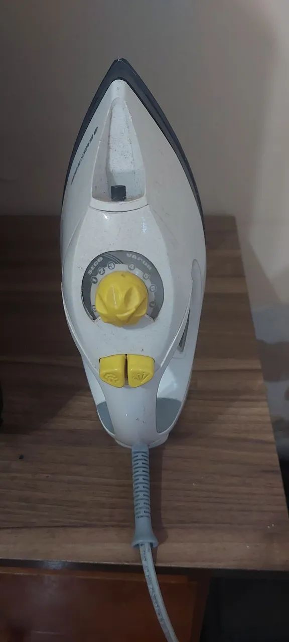 Ferro de Passar Black & Decker Vapor