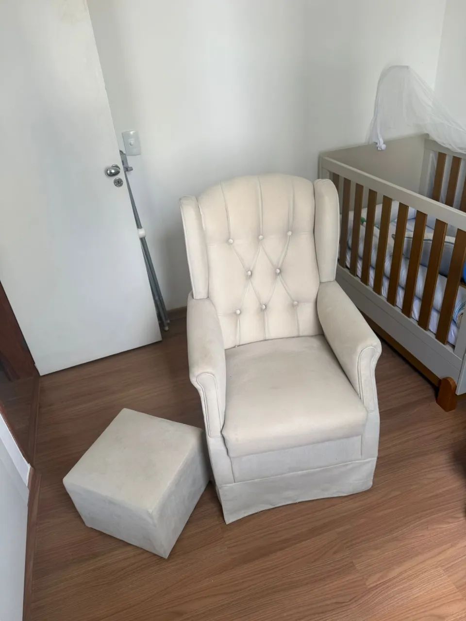 Nursing Chair441140335672053760
