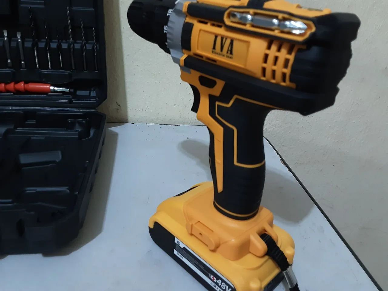Parafusadeira com 2 baterias de lition de 48 volt - Foto 3