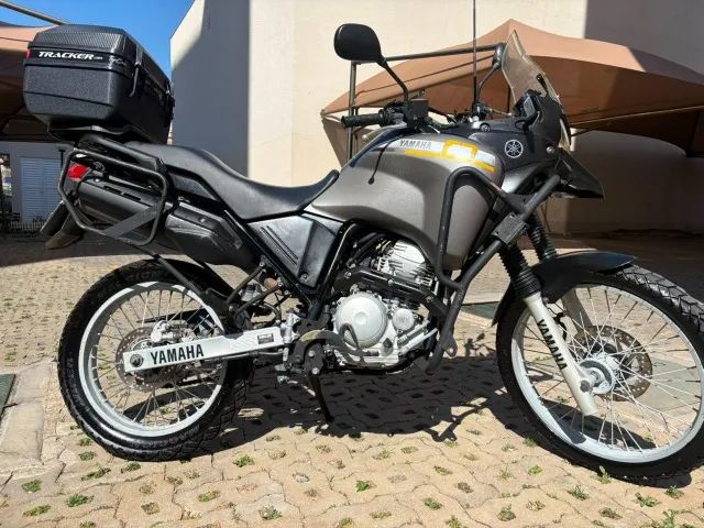 Tenere 250 - Cinza com acessórios
