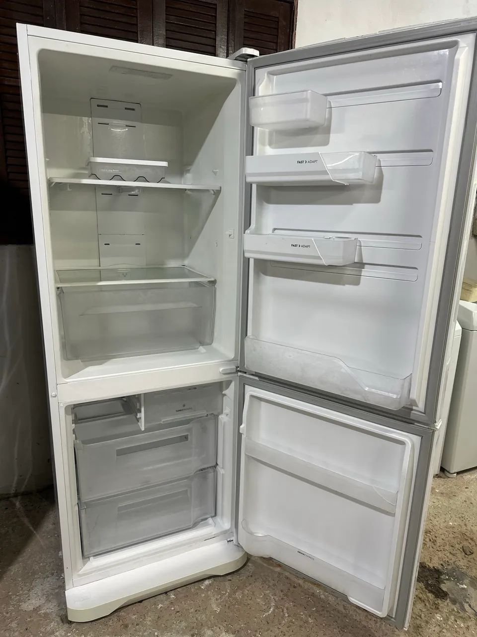 Vendo geladeira Electrolux inverse. - Foto 2