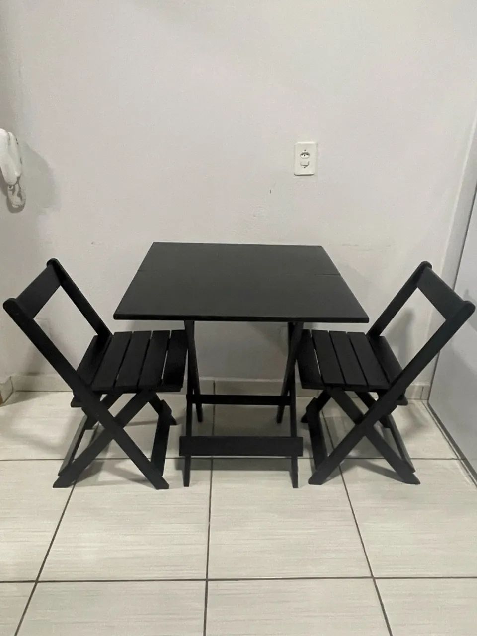 Mesa e cadeiras dobráveis 