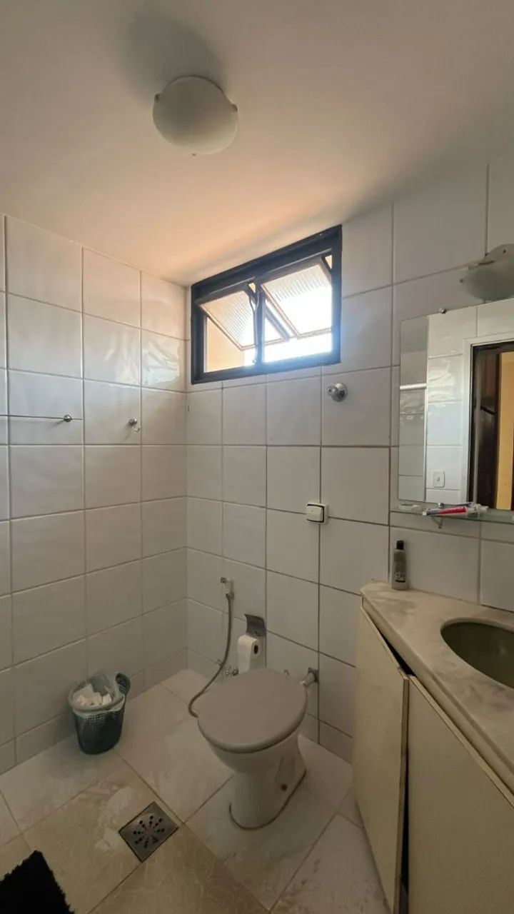 Quarto em apartamento mobiliado no centro - Foto 4