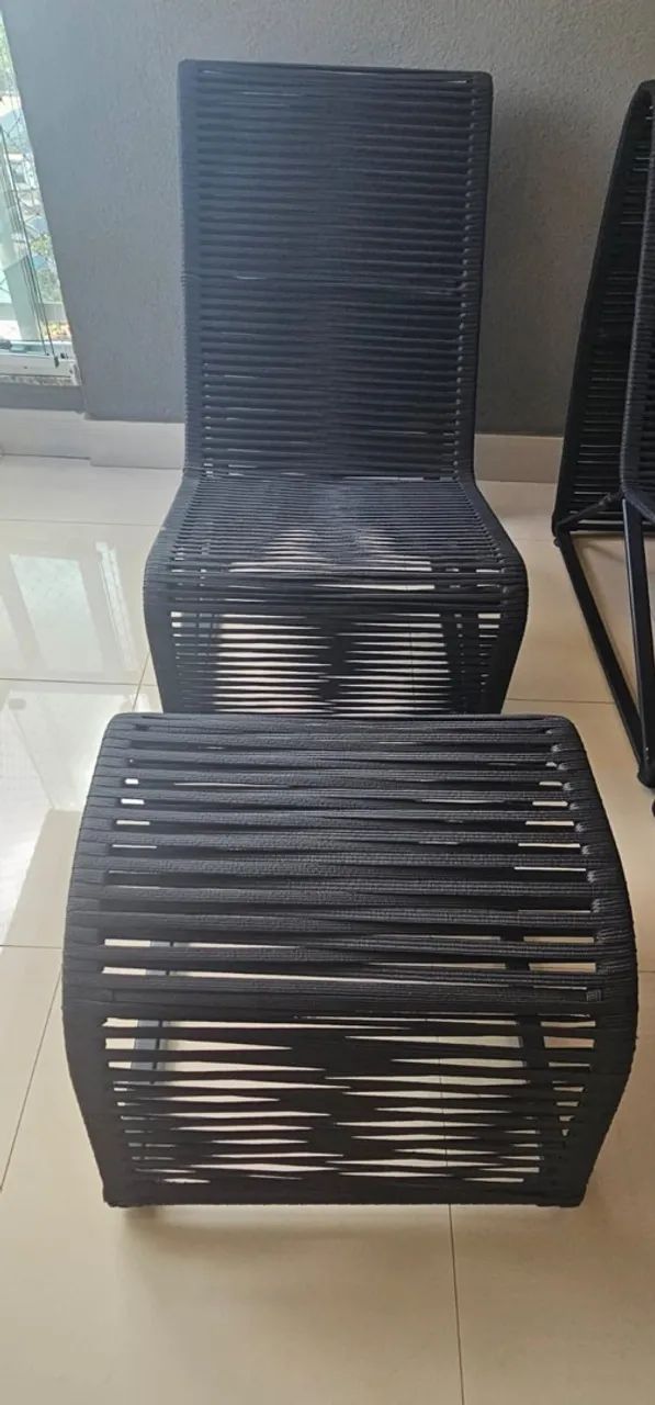 2 poltrona espreguiçadeira com puf + mesinha  preta - Foto 3