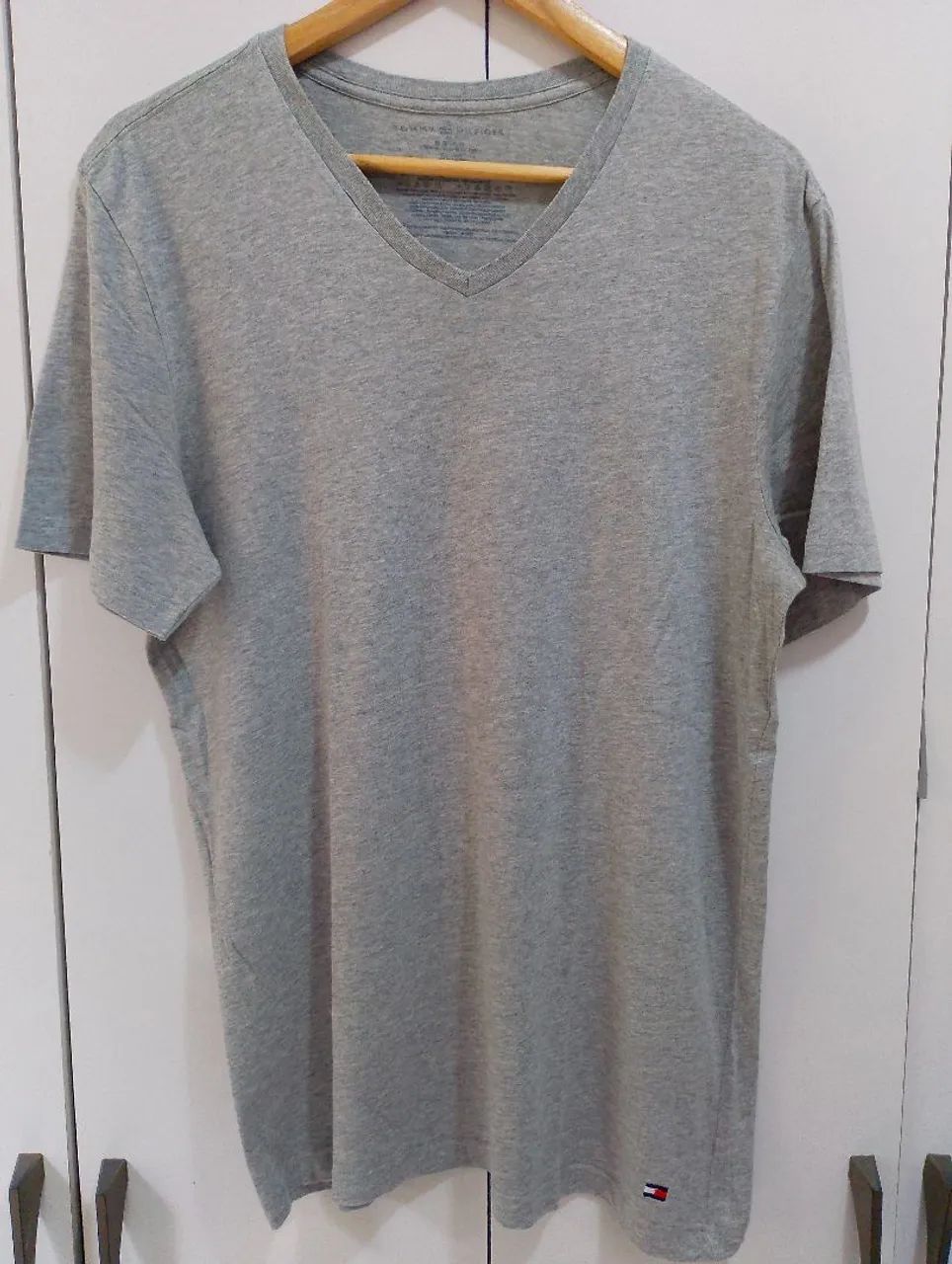 Camiseta Tommy Hilfiger masculino cinza 