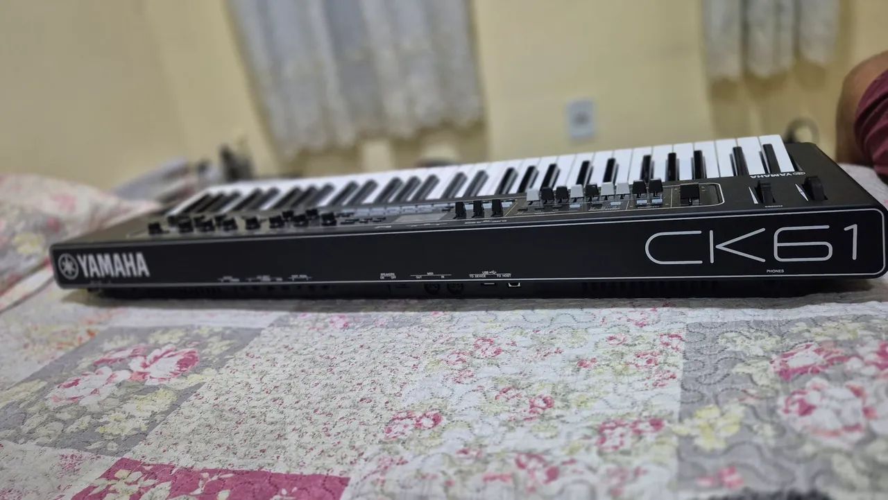 Teclado Yamaha ck61  - Foto 4