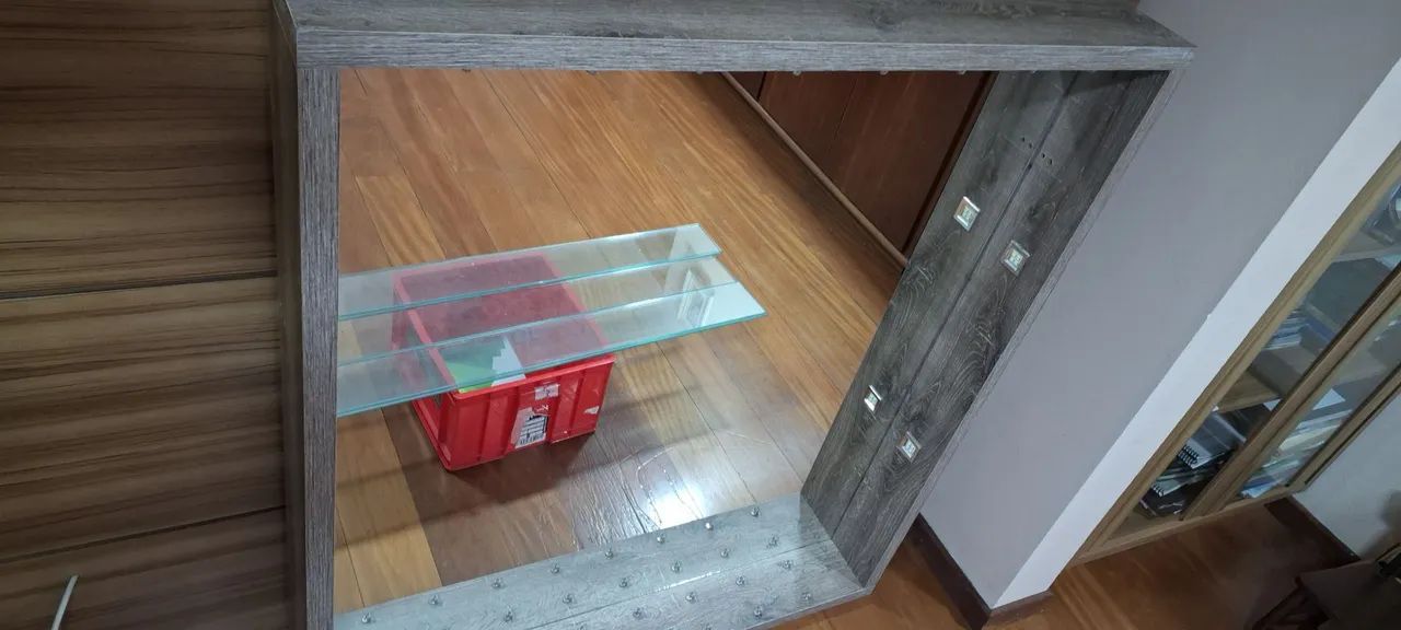 Esmalteira / Móvel de Vidro e Madeira com iluminação e espelho - Foto 3
