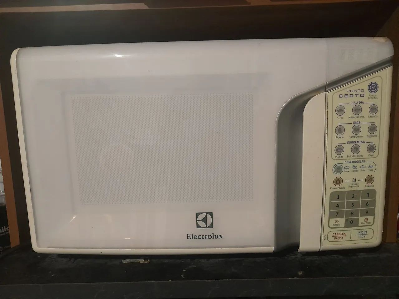 Vendo micro ondas Electrolux 31 litros. 