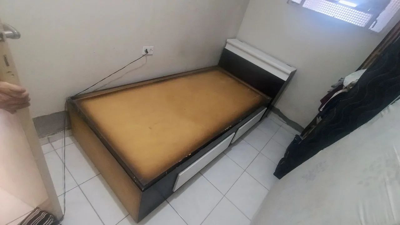 Cama com cabeceira baú - ? obs. Madeira 