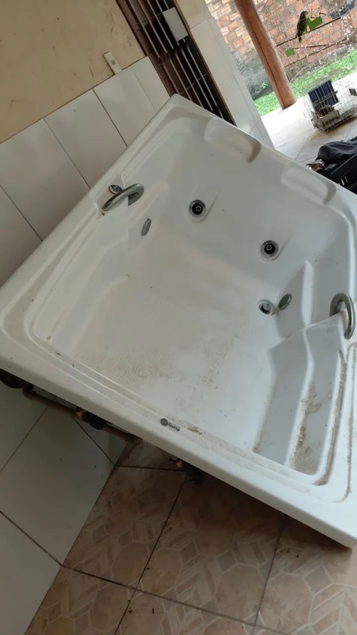 JACUZZI