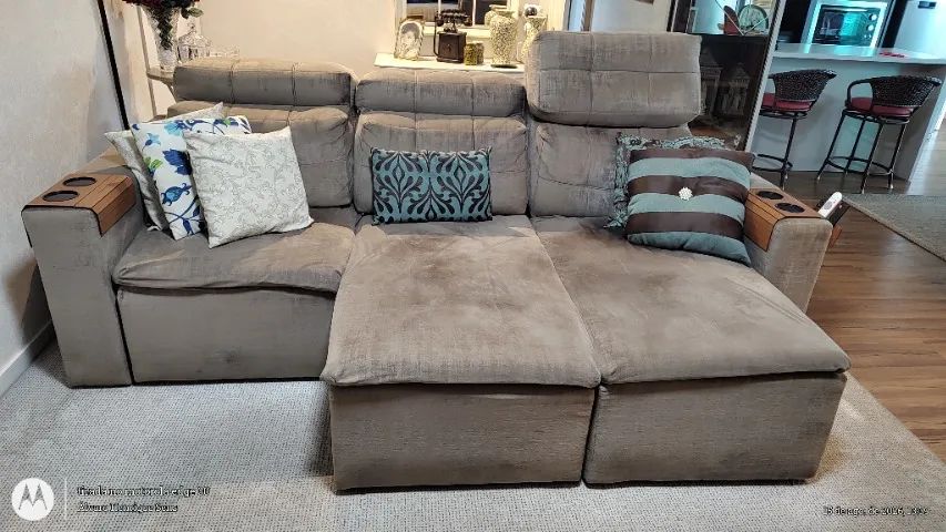 Sofá retrátil em tecido suede - Foto 3
