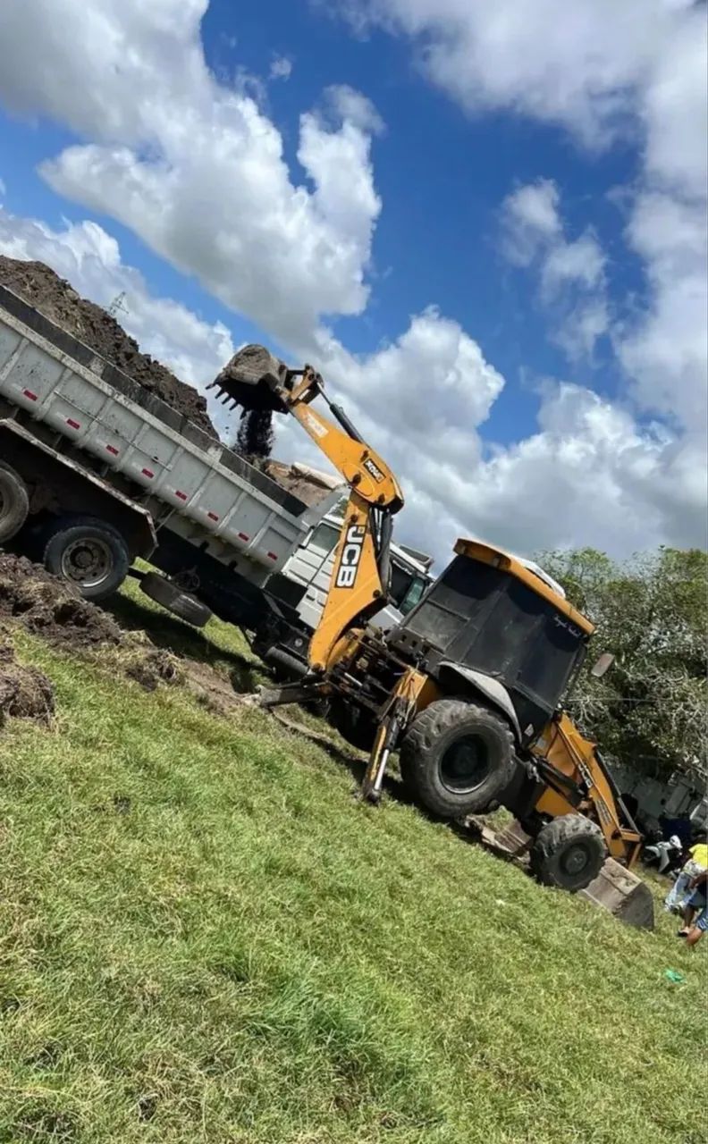 Vendo retroescavadeira jcb 2015 - Foto 2