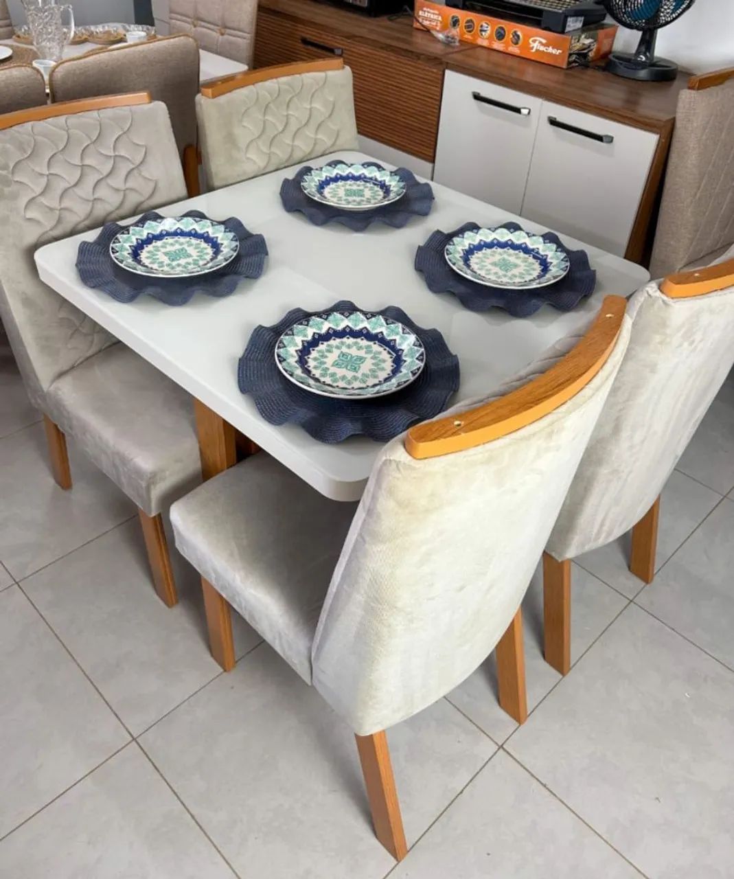 Mesa de jantar com 4 cadeiras MDF veludo bege ou cinza 