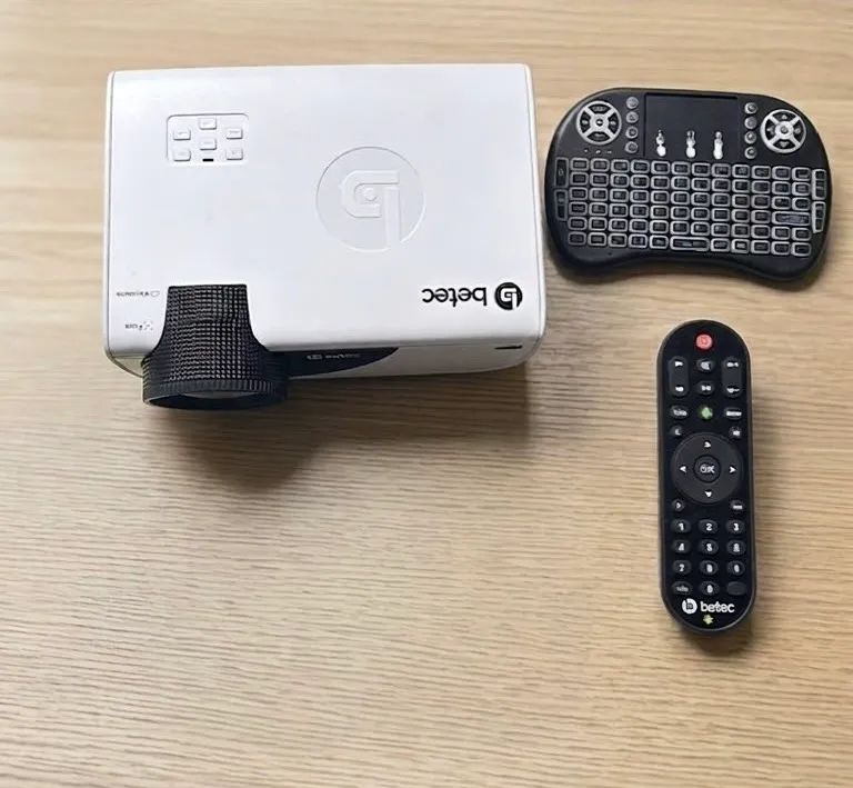 Mini Projetor Smart Betec BT836A (Wi-Fi e Android) + Teclado Sem Fio - Foto 2