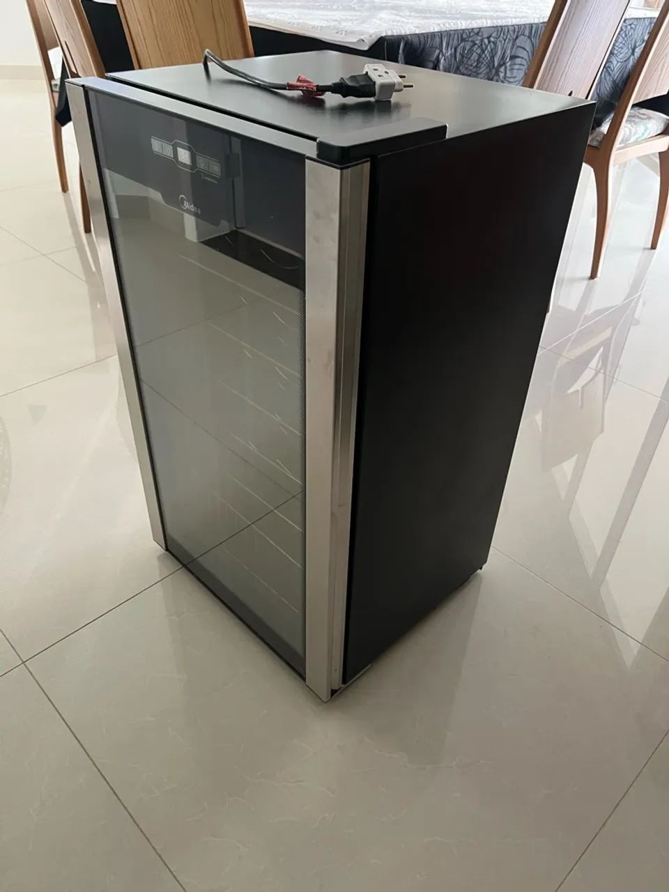 Adega Midea 32 garrafas 