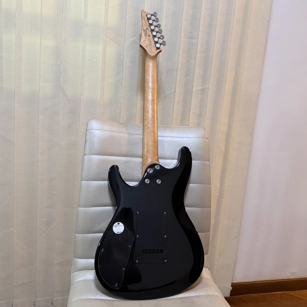 Guitarra Ibanez Gio N427 HSS - Customizada em Preto Metalico c