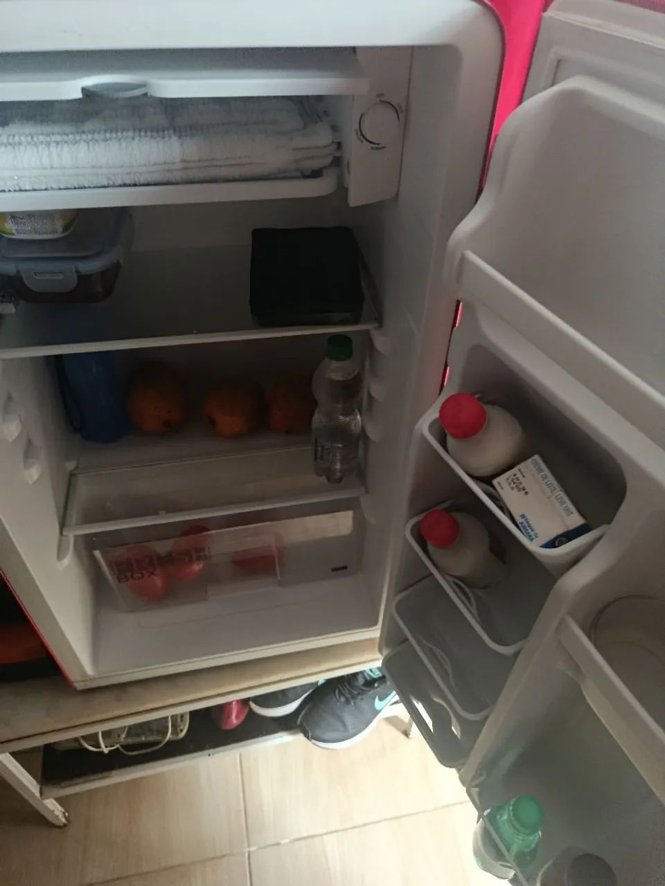 Vendo geladeira mini perfeito estado - Foto 3