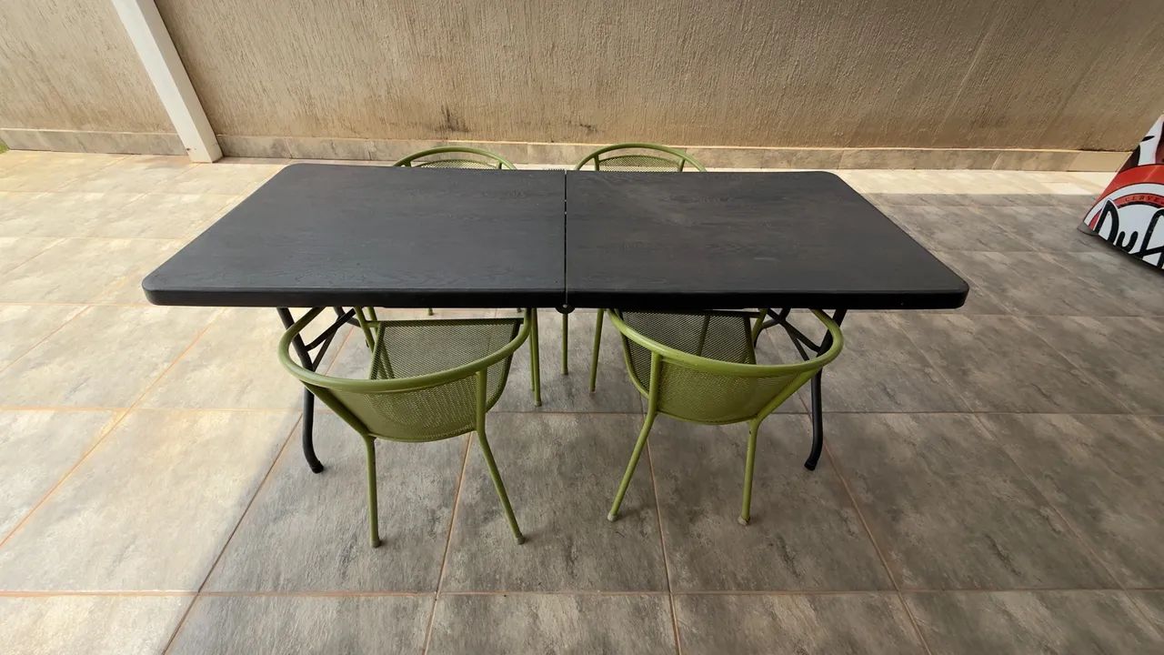 Mesa de plástico com cadeiras de metal - Foto 4