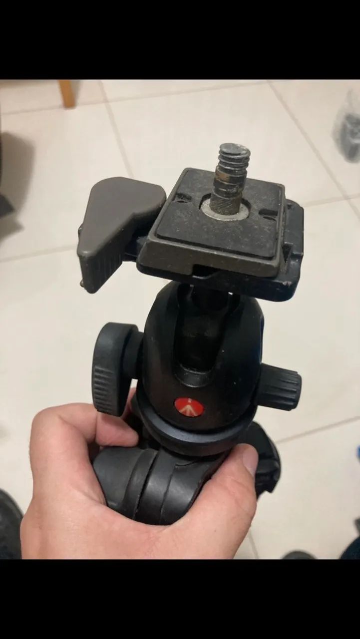 Tripé Benro cabeça Manfrotto - Foto 6