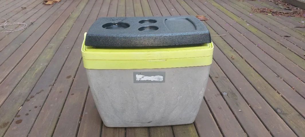 Caixa Térmica Cooler com Porta-Copos
